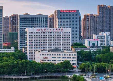 武汉大学中南医院眼科.jpg